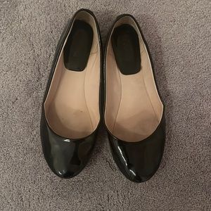 Worn Kenneth Cole Reaction Black Flats size 6.5